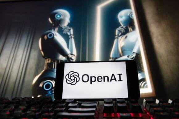 הלוגו של OpenAI מוצג בטלפון סלולרי עם תמונה על צג מחשב שנוצרה על ידי מודל הטקסט-לתמונה Dall-E של ChatGPT, 8 | AP/מייקל דווייר הלוגו של OpenAI מוצג בטלפון סלולרי עם תמונה על צג מחשב שנוצרה על ידי מודל הטקסט-לתמונה Dall-E של ChatGPT, 8 | AP/מייקל דווייר