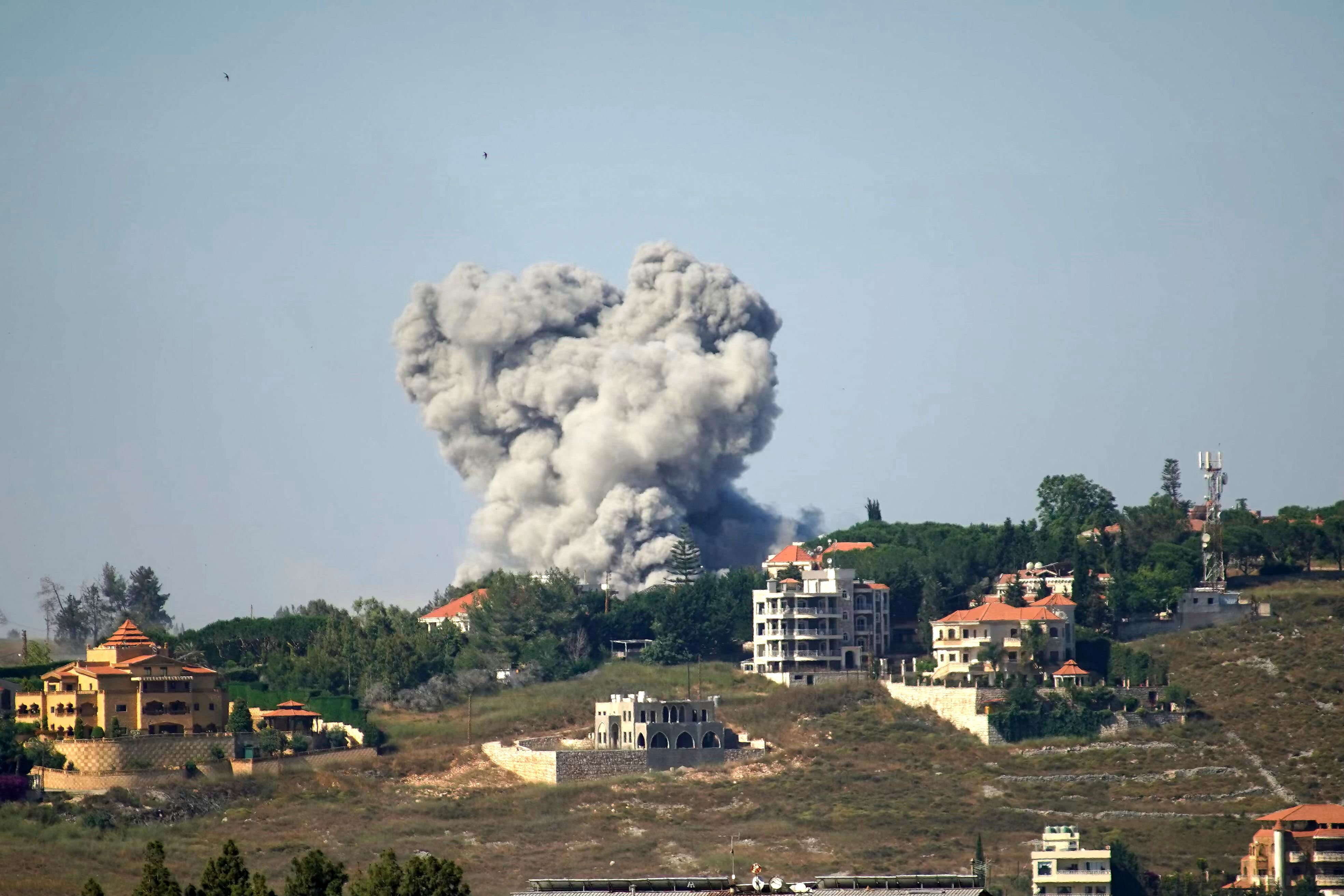הפצצה ישראלית בדרום לבנון | AFP הפצצה ישראלית בדרום לבנון | AFP
