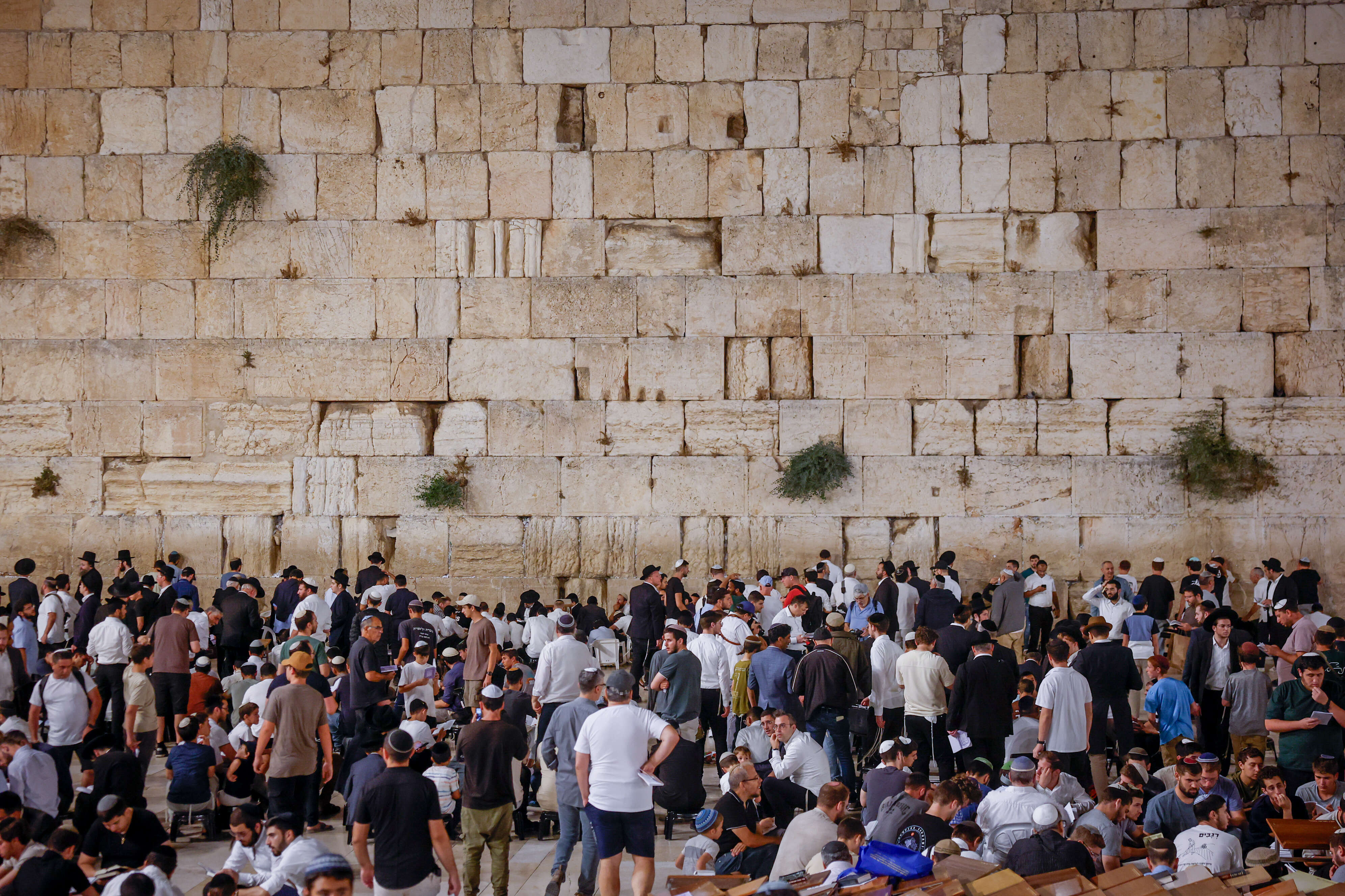 לפני שנשאל במה יעבדו ילדינו – כדאי שנבחן לאן הם ירגישו שייכים