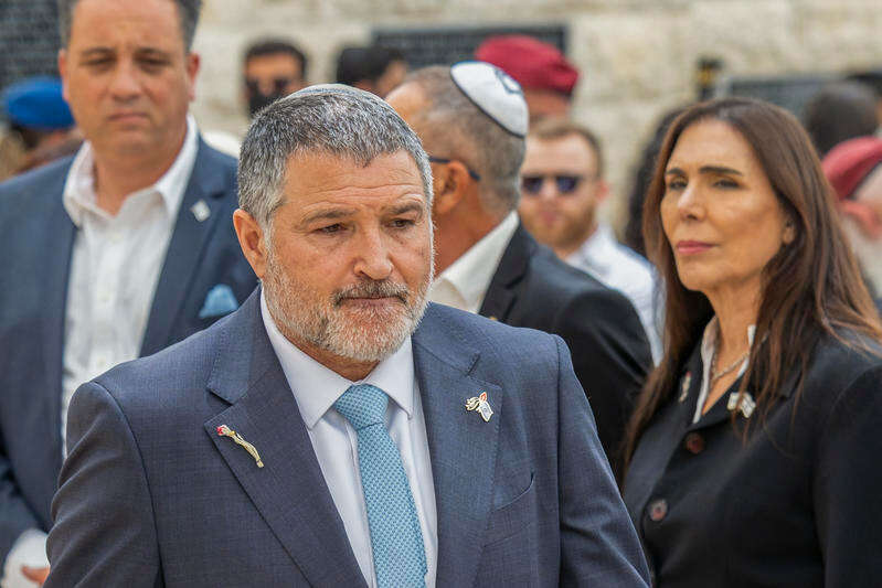 המחוג זז ימינה: סיפורו של כתבנו לענייני דוד זיני