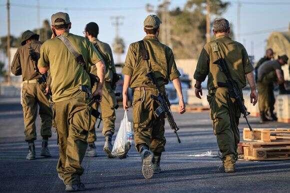 "אם זה מתאפשר בתוך פלוגה, זה יכול להצליח גם באזרחות". | צפריר אביוב, פלאש 90