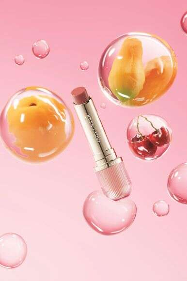 NEW FUTURIST HYDRAPLUMP LIP BALM באלם של אסתי לאודר | יח"צ NEW FUTURIST HYDRAPLUMP LIP BALM באלם של אסתי לאודר | יח"צ