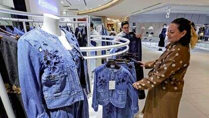 Japan Denim, חנות המתמחה במוצרי דנים יפני ברובע צ'ואו שבטוקיו | The Japan News
