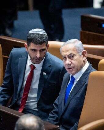 שר התקשורת, שלמה קרעי, לצד ראש הממשלה, בנימין נתניהו, במליאת הכנסת | יונתן זינדל, פלאש 90 שר התקשורת, שלמה קרעי, לצד ראש הממשלה, בנימין נתניהו, במליאת הכנסת | יונתן זינדל, פלאש 90