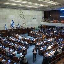 גמליאת הכנסת במהלך ההצבעה על חוק יסוד לימוד תורה | Chaim Goldberg/Flash90 גמליאת הכנסת במהלך ההצבעה על חוק יסוד לימוד תורה | Chaim Goldberg/Flash90