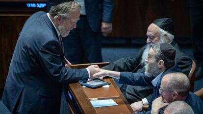 ח"כים חרדים במהלך ההצבעה על חוק יסוד לימוד תורה, אמש | Chaim Goldberg/Flash90 ח"כים חרדים במהלך ההצבעה על חוק יסוד לימוד תורה, אמש | Chaim Goldberg/Flash90