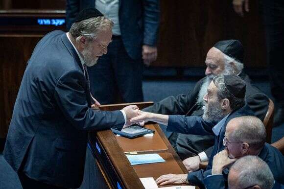 ח"כים חרדים במהלך ההצבעה על חוק יסוד לימוד תורה, אמש | Chaim Goldberg/Flash90 ח"כים חרדים במהלך ההצבעה על חוק יסוד לימוד תורה, אמש | Chaim Goldberg/Flash90