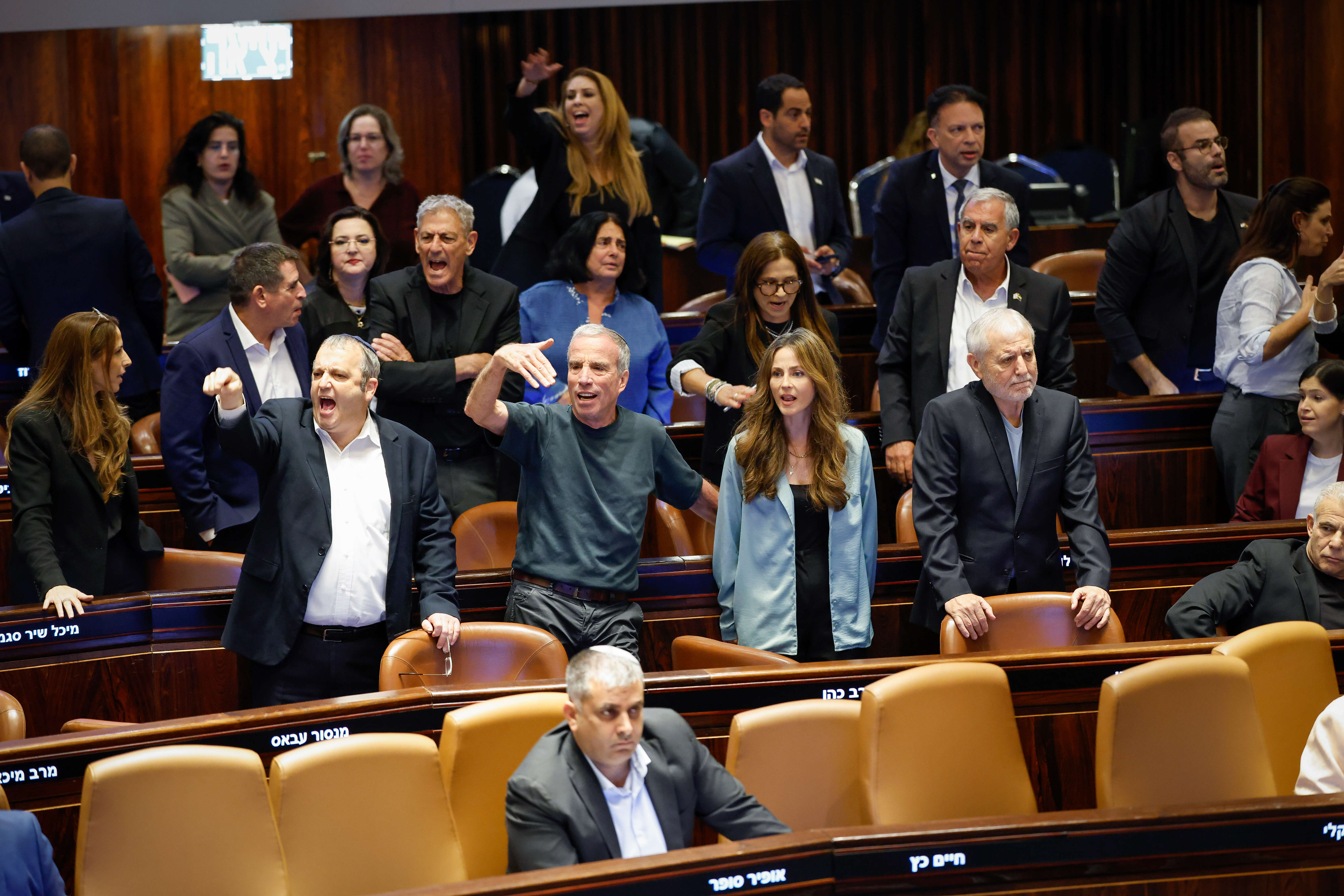 ח"כים באופוזיציה בקריאות "בושה" ו"לך" לעבר רה"מ נתניהו | נועם מושקוביץ, דוברות הכנסת ח"כים באופוזיציה בקריאות "בושה" ו"לך" לעבר רה"מ נתניהו | נועם מושקוביץ, דוברות הכנסת