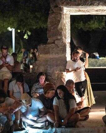 קריאת מגילת איכה בבית הכנסת העתיק בקצרין, תשעה באב תשפ"ה | מיכאל גלעדי, פלאש 90