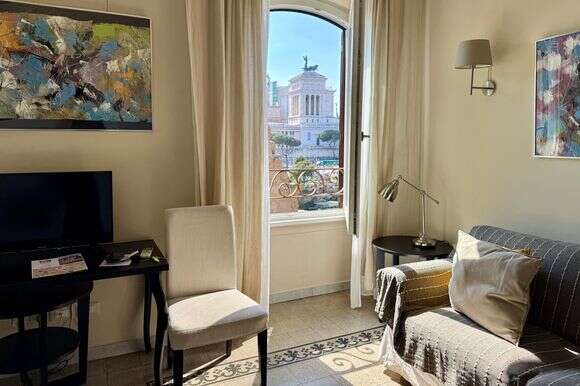 החלק הטוב ביותר בחדר ב"רזידנצה מריטי" (Residenza Maritti) היה הנוף לפורום הרומי | נטלי קומפטון / הוושינגטון פוסט החלק הטוב ביותר בחדר ב"רזידנצה מריטי" (Residenza Maritti) היה הנוף לפורום הרומי | נטלי קומפטון / הוושינגטון פוסט