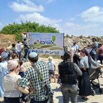 טקס הצבת שלט הכניסה ליישוב גנים, לפני שבועיים | באדיבות גרעין גנים טקס הצבת שלט הכניסה ליישוב גנים, לפני שבועיים | באדיבות גרעין גנים