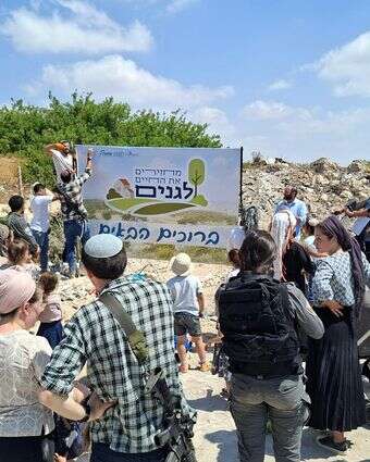 טקס הצבת שלט הכניסה ליישוב גנים, לפני שבועיים | באדיבות גרעין גנים טקס הצבת שלט הכניסה ליישוב גנים, לפני שבועיים | באדיבות גרעין גנים