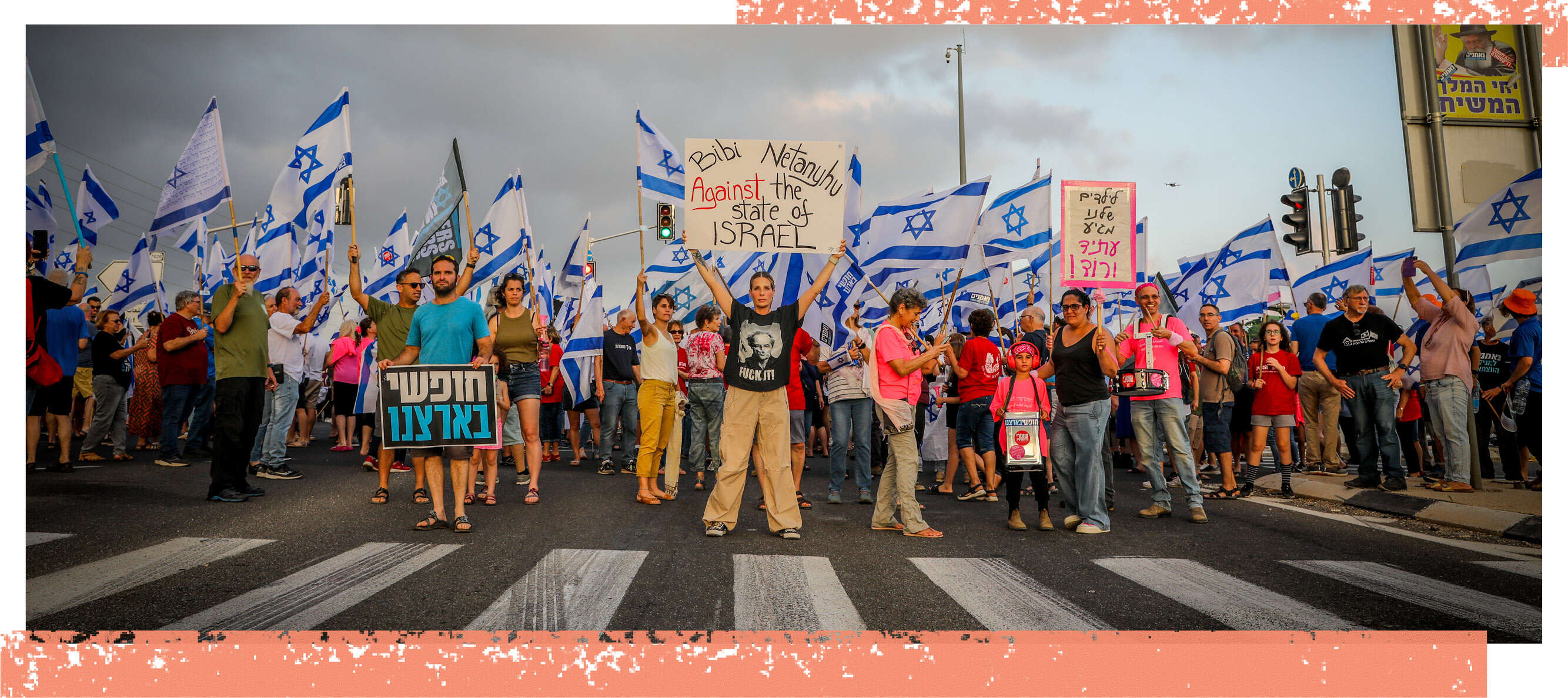 "אין נטרול מוחלט של היכולת להתנהל באופן דמוקרטי". הפגנת שמאל כחלק מהמחאה נגד הרפורמה לתיקון מערכת המשפט | ענת חרמוני, פלאש 90 "אין נטרול מוחלט של היכולת להתנהל באופן דמוקרטי". הפגנת שמאל כחלק מהמחאה נגד הרפורמה לתיקון מערכת המשפט | ענת חרמוני, פלאש 90