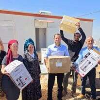 המשפחות שעלו ליישוב עיבל, עם ראש מועצת שומרון יוסי דגן | רועי חדי