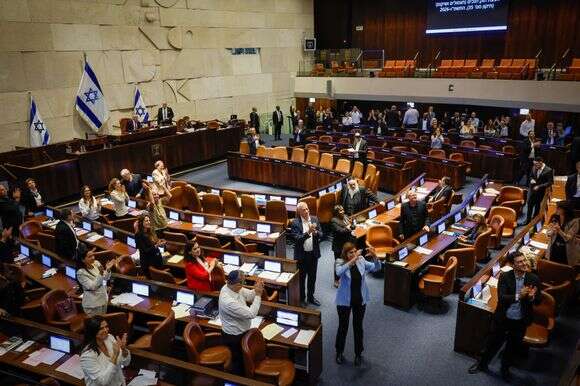 הסכמות נדירות בלבד. מליאת הכנסת באישור החוק להגדרת הלומי הקרב | נועם מושקוביץ, דוברות הכנסת הסכמות נדירות בלבד. מליאת הכנסת באישור החוק להגדרת הלומי הקרב | נועם מושקוביץ, דוברות הכנסת