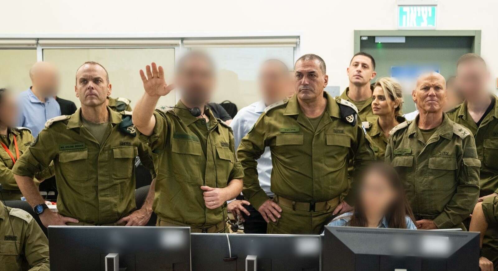 "כל מפגש איתו הרשים אותי". אלוף במיל' ניצן אלון (מימין) לצד הרמטכ"ל זמיר | דו"צ "כל מפגש איתו הרשים אותי". אלוף במיל' ניצן אלון (מימין) לצד הרמטכ"ל זמיר | דו"צ