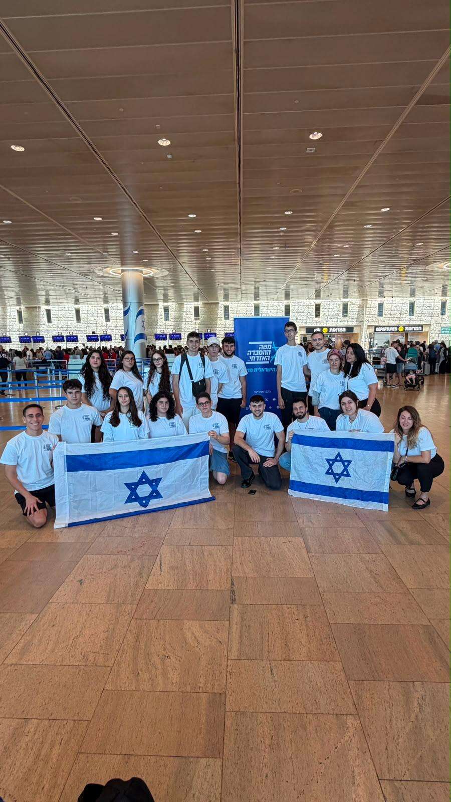 בני 17 יצאו לבודפשט עם קומיקס על שורד השבי גיא גלבוע דלאל | מטה ההסברה האזרחי בני 17 יצאו לבודפשט עם קומיקס על שורד השבי גיא גלבוע דלאל | מטה ההסברה האזרחי