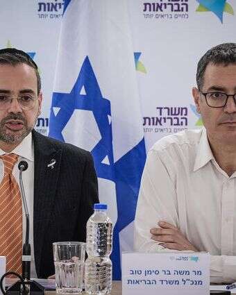 שר הבריאות אוריאל בוסו (שמאל) ומנכ"ל משרד הבריאות משה בר סימן טוב | אבשלום ששוני, פלאש 90