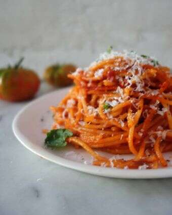 פסטה שרופה (Spaghetti All'Assassina): המתכון המקורי לספגטי חריף וקריספי במחבת | אוריה גבע