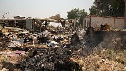 מבנים שניזוקו באתר שבו בוצעה תקיפה אווירית על בסיס של "כוחות הגיוס העממי" במוסול, עיראק | AP/פריד עבד אל-ואחד מבנים שניזוקו באתר שבו בוצעה תקיפה אווירית על בסיס של "כוחות הגיוס העממי" במוסול, עיראק | AP/פריד עבד אל-ואחד