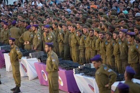 חיילים בטקס השבעה לחטיבת גבעתי | פלאש 90 חיילים בטקס השבעה לחטיבת גבעתי | פלאש 90
