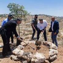 שר הביטחון ישראל כ"ץ ושר האוצר בצלאל סמוטריץ' משתתפים בטקס הנחת אבן הפינה ליישוב החדש דורן באזור הר חברון ביהודה ושומרון | חיים גולדברג, פלאש 90 שר הביטחון ישראל כ"ץ ושר האוצר בצלאל סמוטריץ' משתתפים בטקס הנחת אבן הפינה ליישוב החדש דורן באזור הר חברון ביהודה ושומרון | חיים גולדברג, פלאש 90