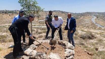 שר הביטחון ישראל כ"ץ ושר האוצר בצלאל סמוטריץ' משתתפים בטקס הנחת אבן הפינה ליישוב החדש דורן באזור הר חברון ביהודה ושומרון | חיים גולדברג, פלאש 90