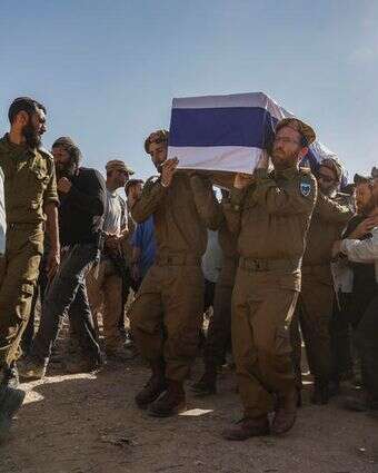 הלווייתו של רס"ר במיל' בניהו מלט בחוות־גלעד, בשבוע שעבר | הלל בן אור, פלאש 90 הלווייתו של רס"ר במיל' בניהו מלט בחוות־גלעד, בשבוע שעבר | הלל בן אור, פלאש 90