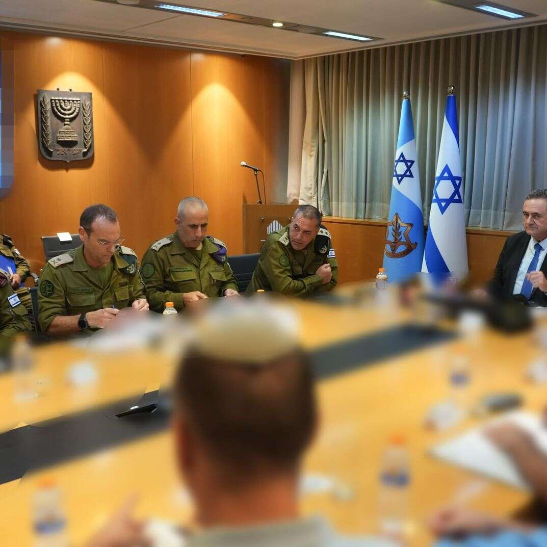שר הביטחון כ"ץ בהערכת מצב עם ראשי מערכת הביטחון | אלעד מלכה, משרד הביטחון