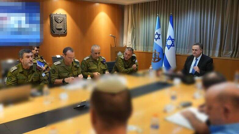 שר הביטחון כ"ץ בהערכת מצב עם ראשי מערכת הביטחון | אלעד מלכה, משרד הביטחון שר הביטחון כ"ץ בהערכת מצב עם ראשי מערכת הביטחון | אלעד מלכה, משרד הביטחון