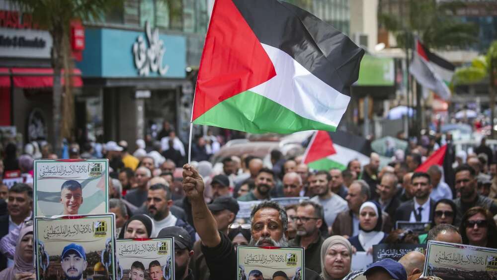 „מחבלים פלסטינים רוצחים ישראלים – ובתגובה קנדה מגנה את ישראל”