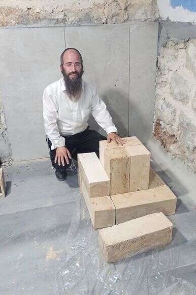 הרב אנגלרד ולבני המזבח המוכנות | ממלכת כוהנים הרב אנגלרד ולבני המזבח המוכנות | ממלכת כוהנים
