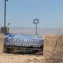 שלט הכניסה לבריכות הורדוס, המודיע על עבודות הפיתוח ושימור במקום | ללא שלט הכניסה לבריכות הורדוס, המודיע על עבודות הפיתוח ושימור במקום | ללא