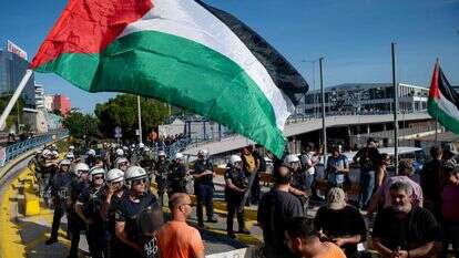 מפגינים אנטי-ישראלים ביוון | AFP מפגינים אנטי-ישראלים ביוון | AFP