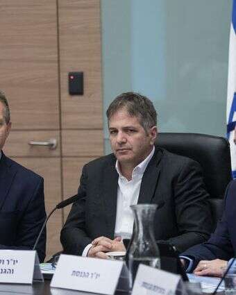 פורשי הליכוד, גלעד ארדן ויולי אדלשטיין, וביניהם - יואב קיש, שנותר במפלגה, בימים שהשלושה עדיין כיהנו יחד כחברי הליכוד | הדס פרוש, פלאש 90 פורשי הליכוד, גלעד ארדן ויולי אדלשטיין, וביניהם - יואב קיש, שנותר במפלגה, בימים שהשלושה עדיין כיהנו יחד כחברי הליכוד | הדס פרוש, פלאש 90