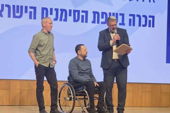 ח"כ בוארון וח"כ הכנסת טרופר ביחד עם החוקר, בועז אחד העם מאוניברסיטת חיפה | יח"צ ח"כ בוארון וח"כ הכנסת טרופר ביחד עם החוקר, בועז אחד העם מאוניברסיטת חיפה | יח"צ