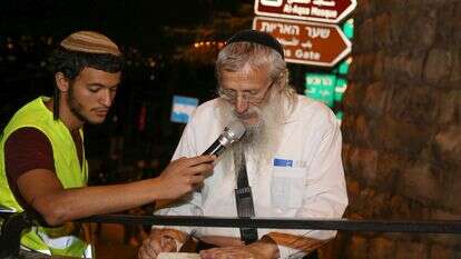 יוסף מנדלביץ' נואם במהלך תשעה באב | גרשון אלינסון, פלאש 90 יוסף מנדלביץ' נואם במהלך תשעה באב | גרשון אלינסון, פלאש 90