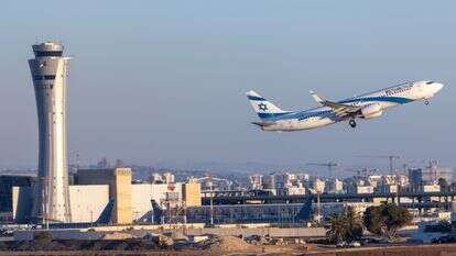 המילה "יורדים" יצאה מהאופנה, ובמקומה אומרים "מהגרים". מטוס אל על ממריא מנתב"ג | יוסי אלוני, פלאש 90 המילה "יורדים" יצאה מהאופנה, ובמקומה אומרים "מהגרים". מטוס אל על ממריא מנתב"ג | יוסי אלוני, פלאש 90