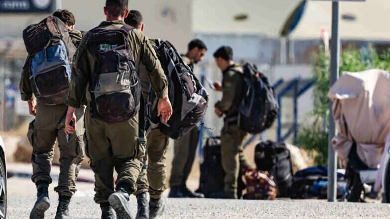 הפלא בצה"ל הוא לא המרי אלא נדירותו. חיילי גבעתי חוזרים לבסיס לאחר המרד, בשבוע שעבר | צפריר אביוב, פלאש 90 הפלא בצה"ל הוא לא המרי אלא נדירותו. חיילי גבעתי חוזרים לבסיס לאחר המרד, בשבוע שעבר | צפריר אביוב, פלאש 90