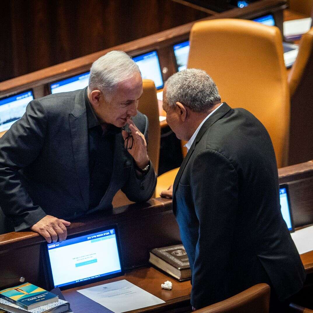 נתניהו ואיזנקוט במליאת הכנסת | אורן בן חקון נתניהו ואיזנקוט במליאת הכנסת | אורן בן חקון