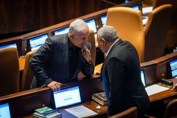 נתניהו ואיזנקוט במליאת הכנסת | אורן בן חקון נתניהו ואיזנקוט במליאת הכנסת | אורן בן חקון
