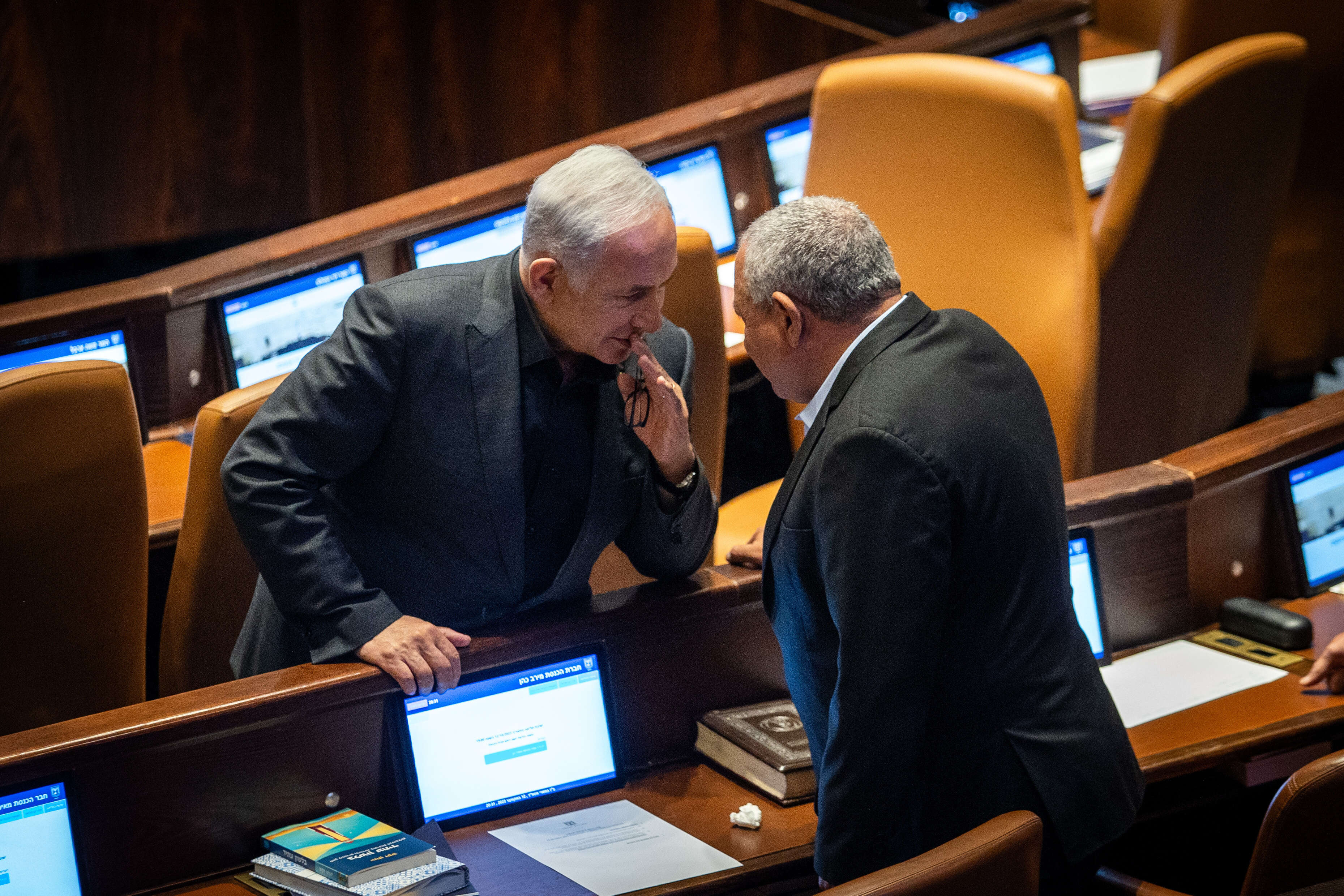 נתניהו רומז על איזנקוט: נשלט על ידי הגורמים הקיצוניים אי פעם