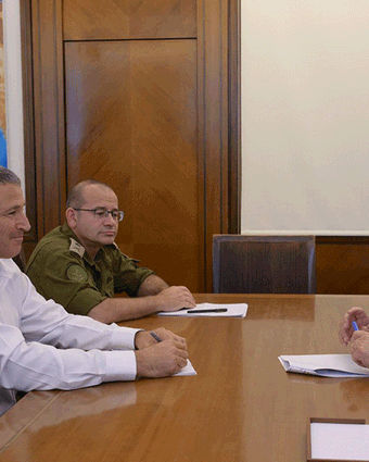 עמוס בן גרשום, לע"מ | רה"מ נתניהו וראש השב"כ זיני בפגישתם הראשונה עם כניסת זיני לתפקידו עמוס בן גרשום, לע"מ | רה"מ נתניהו וראש השב"כ זיני בפגישתם הראשונה עם כניסת זיני לתפקידו