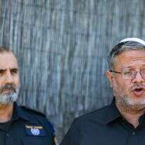 השר לביטחון לאומי בן גביר לצד המפכ"ל לוי | חיים גולדברג, פלאש 90 השר לביטחון לאומי בן גביר לצד המפכ"ל לוי | חיים גולדברג, פלאש 90