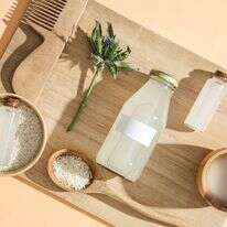 מי אורז לשיער | שאטרסטוק מי אורז לשיער | שאטרסטוק
