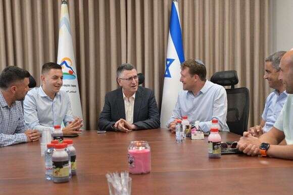 שר החוץ גדעון סער בפגישה עם ראשי הרשויות ברמת הגולן | שלומי אמסלם, לע"מ שר החוץ גדעון סער בפגישה עם ראשי הרשויות ברמת הגולן | שלומי אמסלם, לע"מ