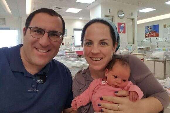 אפרים רימל עם רעייתו ציפי ז"ל והתינוקת נועם | באדיבות המשפחה אפרים רימל עם רעייתו ציפי ז"ל והתינוקת נועם | באדיבות המשפחה