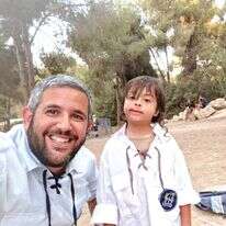 צעד בדרך לעצמאות. החניך אוריאל אביטבול עם ראש מחלקת חינוך מיוחד בבני עקיבא, אורי סבו | בני עקיבא צעד בדרך לעצמאות. החניך אוריאל אביטבול עם ראש מחלקת חינוך מיוחד בבני עקיבא, אורי סבו | בני עקיבא