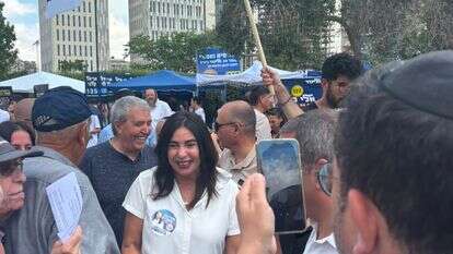 השרה מירי רגב בבנייני האומה | שיר ששון השרה מירי רגב בבנייני האומה | שיר ששון