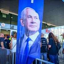 בוחרי הליכוד ממתינים להיכנס לקלפי | אבשלום ששוני, פלאש 90 בוחרי הליכוד ממתינים להיכנס לקלפי | אבשלום ששוני, פלאש 90